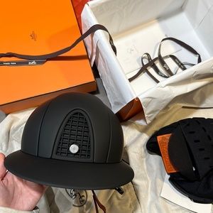 Hermes riding helmet and foam padding M size